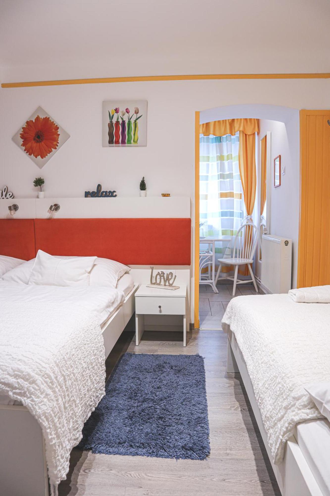 Szivarvany Panzio Segedín Exteriér fotografie