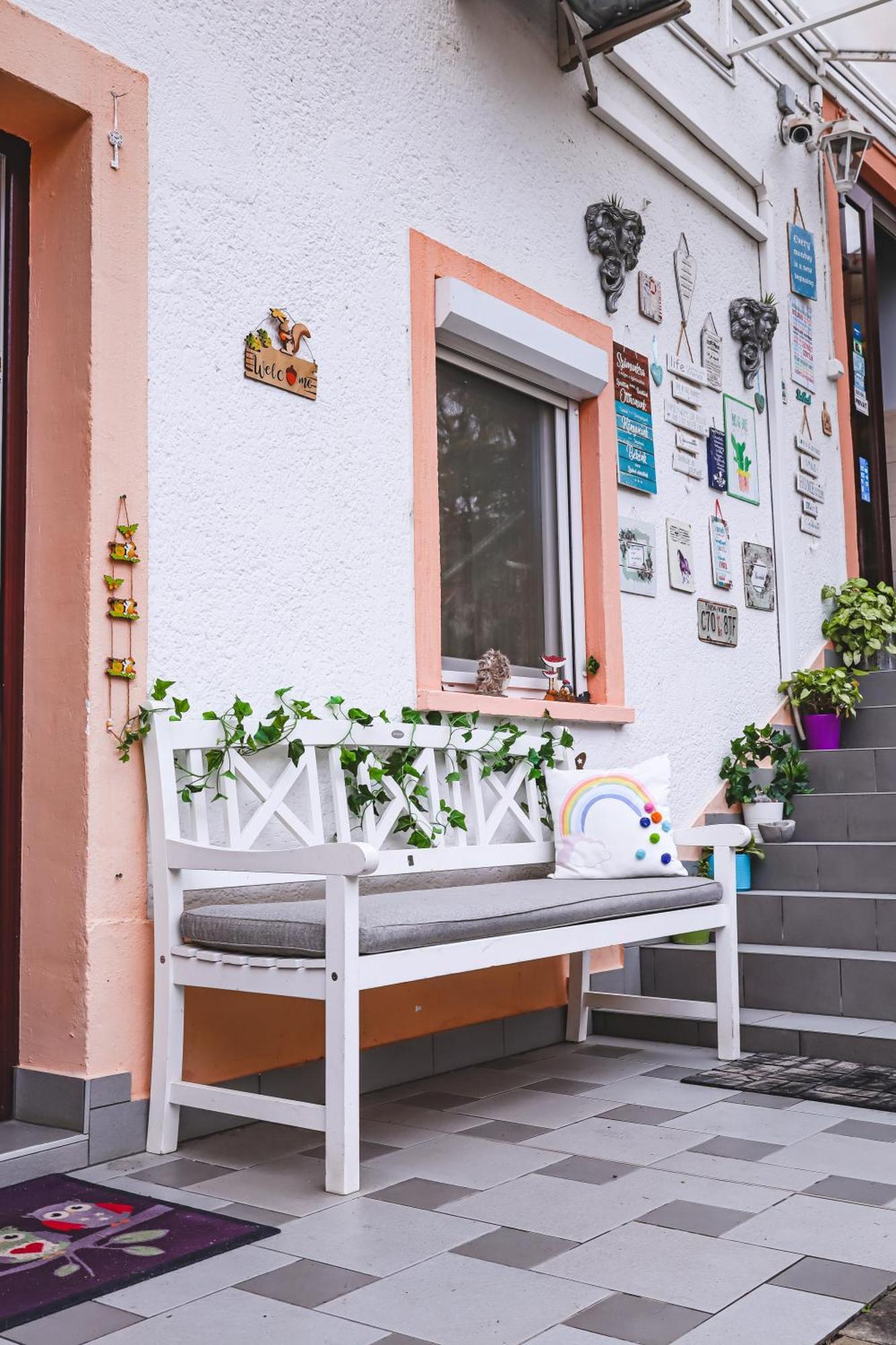 Szivarvany Panzio Segedín Exteriér fotografie
