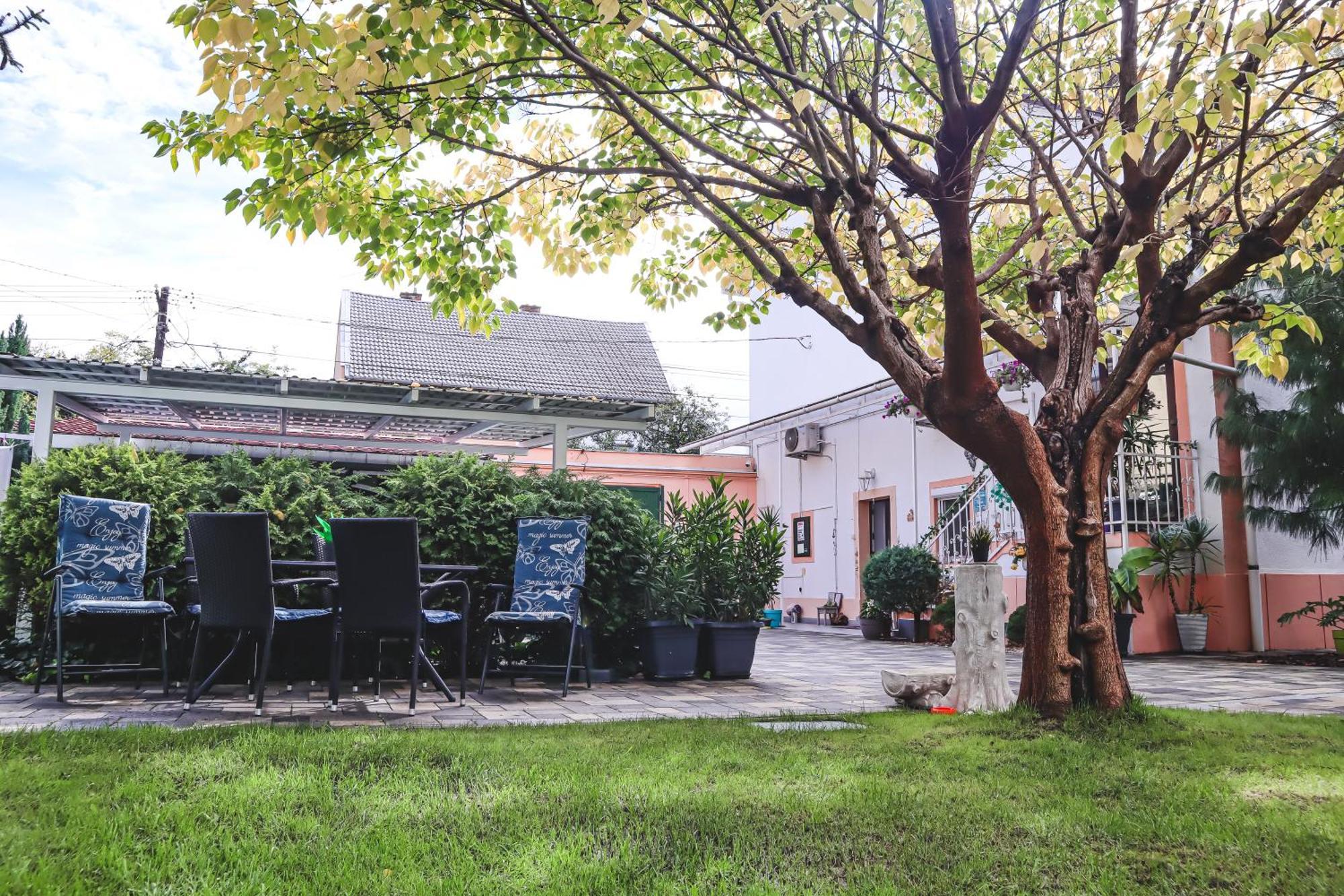 Szivarvany Panzio Segedín Exteriér fotografie